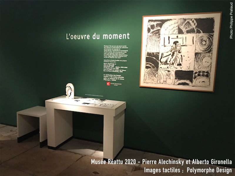 Oeuvre originale et son interprétation tactile au musée Réattu dans la salle des dispositifs adaptés.